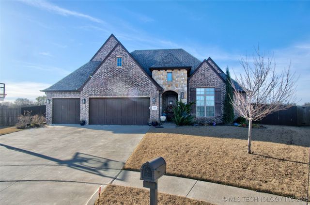 3205 W Van Buren Court S, Broken Arrow, OK 74011