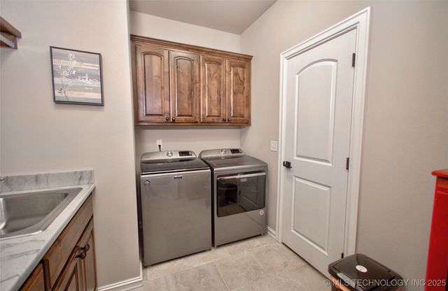 3205 W Van Buren Court S, Broken Arrow, OK 74011