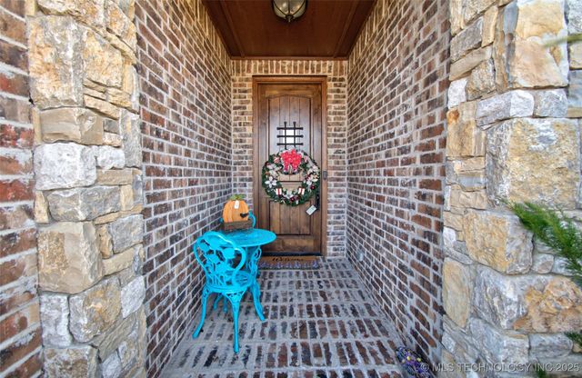 3205 W Van Buren Court S, Broken Arrow, OK 74011