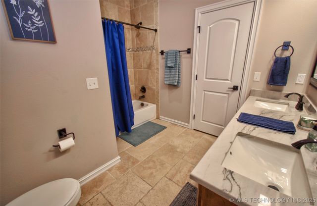 3205 W Van Buren Court S, Broken Arrow, OK 74011