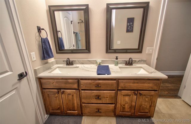 3205 W Van Buren Court S, Broken Arrow, OK 74011