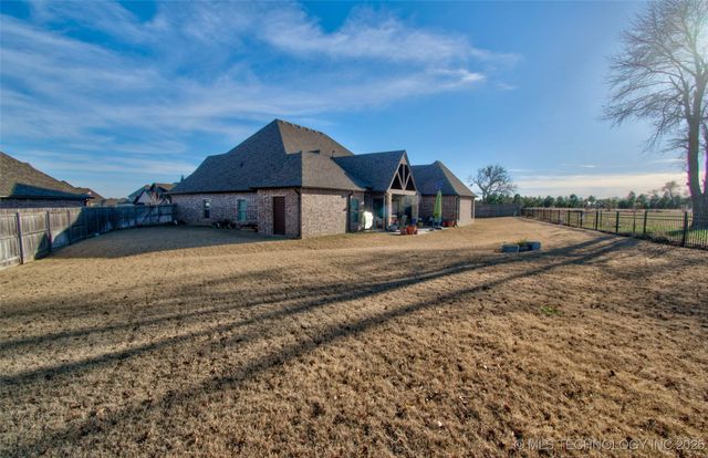 3205 W Van Buren Court S, Broken Arrow, OK 74011