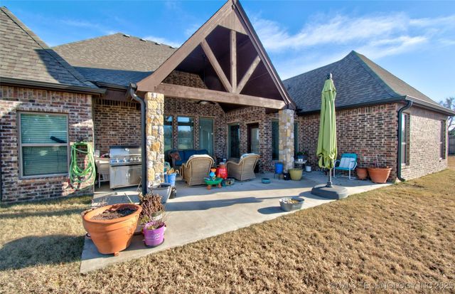 3205 W Van Buren Court S, Broken Arrow, OK 74011