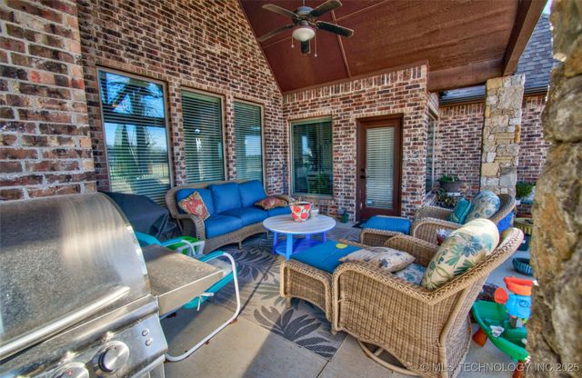 3205 W Van Buren Court S, Broken Arrow, OK 74011