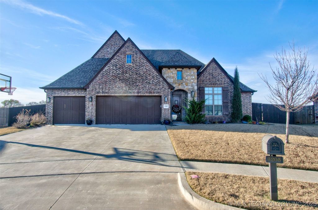 3205 W Van Buren Court S, Broken Arrow, OK 74011