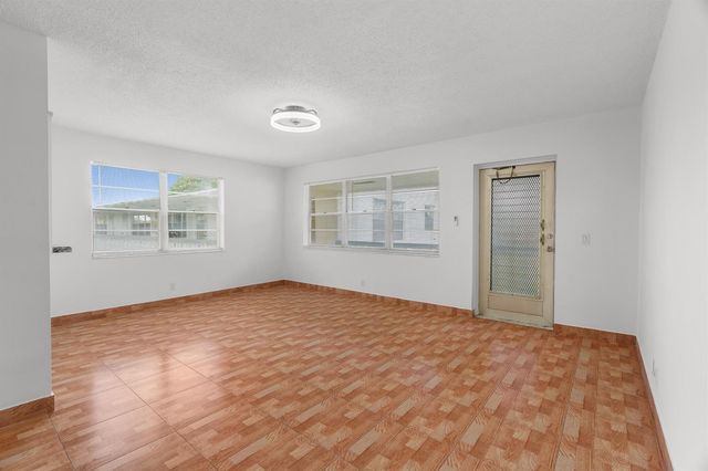 346 Windsor O, West Palm Beach, FL 33417