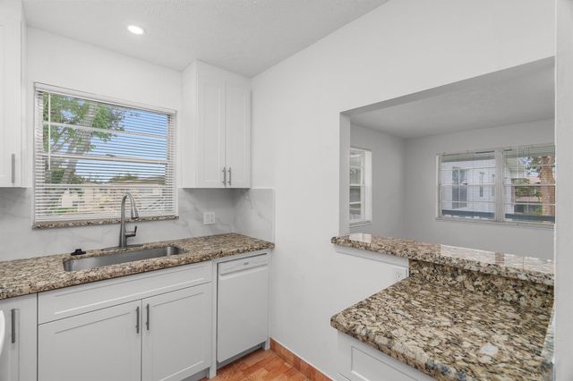 346 Windsor O, West Palm Beach, FL 33417