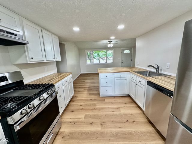 1074 Center Street, Martinsville, IN 46151