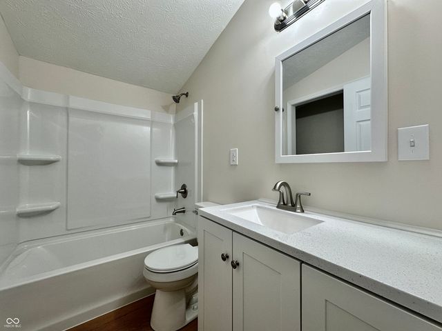 1074 Center Street, Martinsville, IN 46151