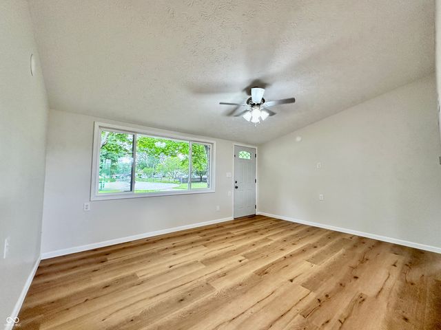 1074 Center Street, Martinsville, IN 46151