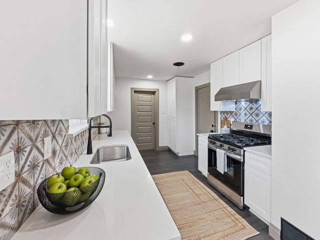 116 Ravenswood Drive, Bedford, TX 76022