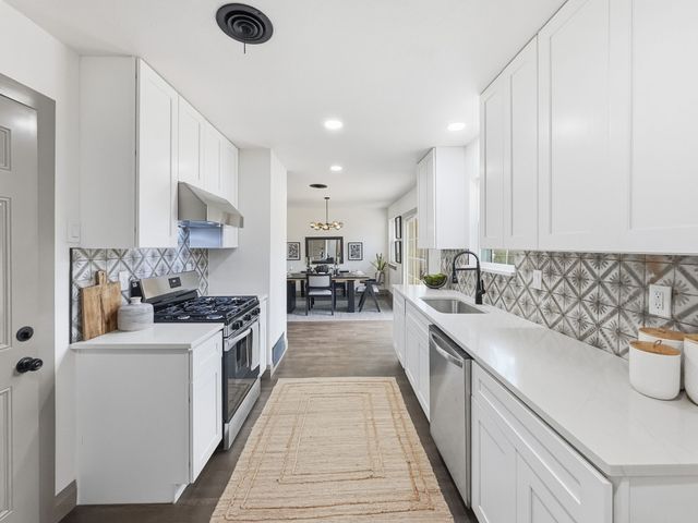 116 Ravenswood Drive, Bedford, TX 76022