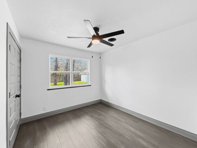 116 Ravenswood Drive, Bedford, TX 76022