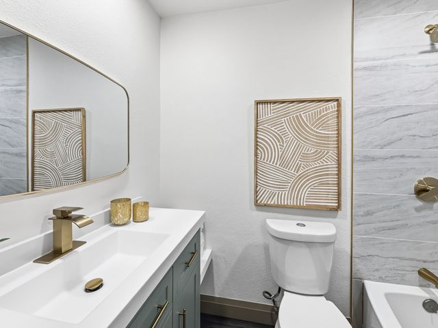 116 Ravenswood Drive, Bedford, TX 76022