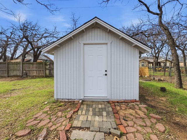 116 Ravenswood Drive, Bedford, TX 76022