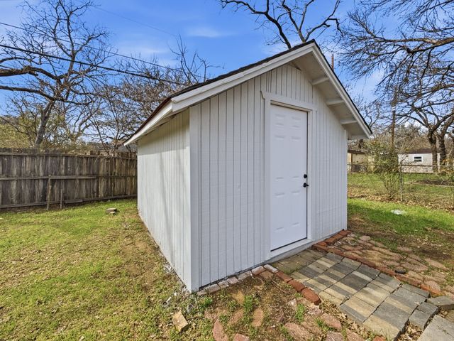 116 Ravenswood Drive, Bedford, TX 76022
