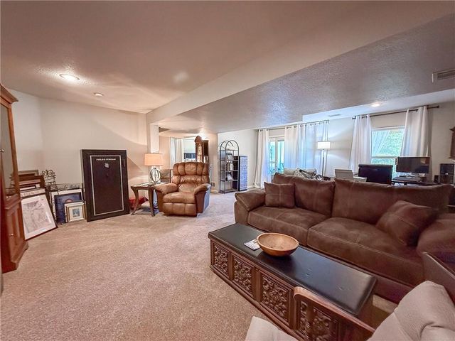 713 N Cloverdale Avenue, Independence, MO 64056