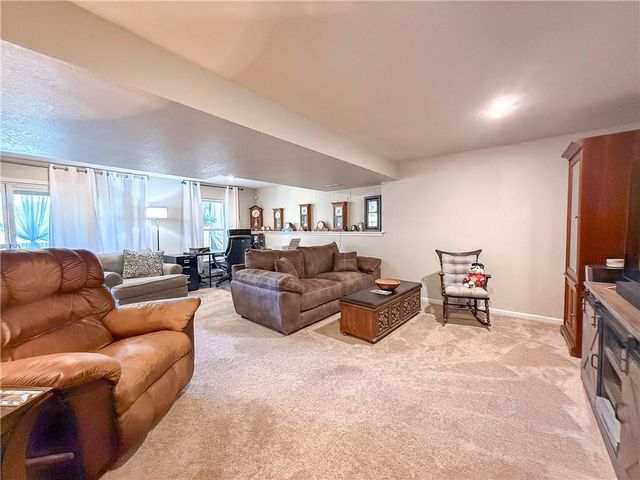 713 N Cloverdale Avenue, Independence, MO 64056