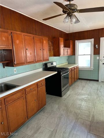 3712 Daisy Avenue, Cleveland, OH 44109