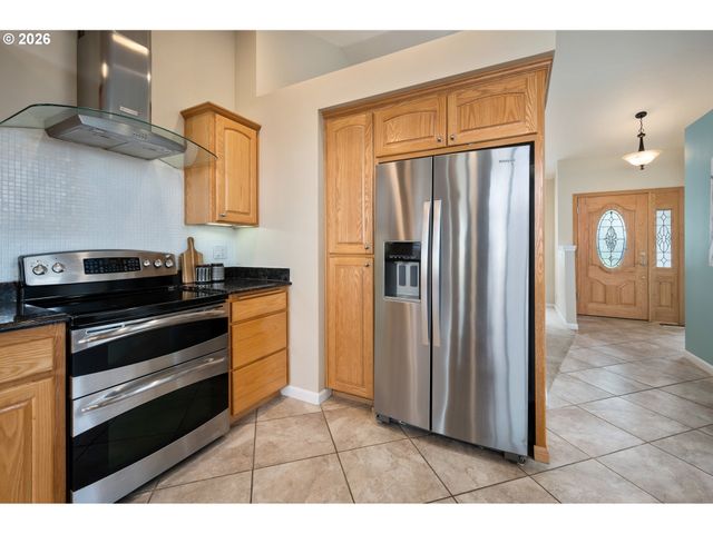 468 72ND St, Springfield, OR 97478