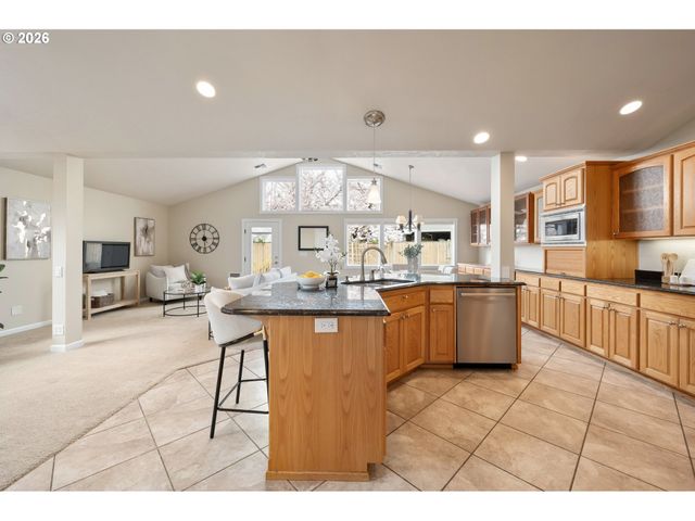 468 72ND St, Springfield, OR 97478