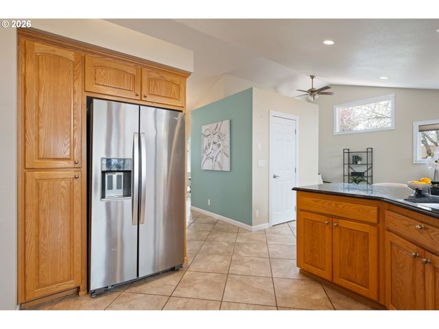 468 72ND St, Springfield, OR 97478