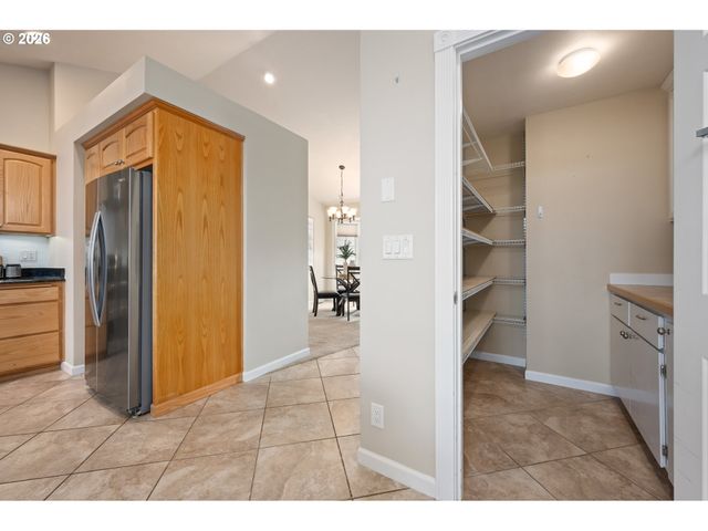 468 72ND St, Springfield, OR 97478