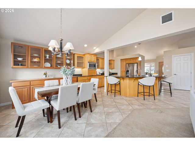 468 72ND St, Springfield, OR 97478