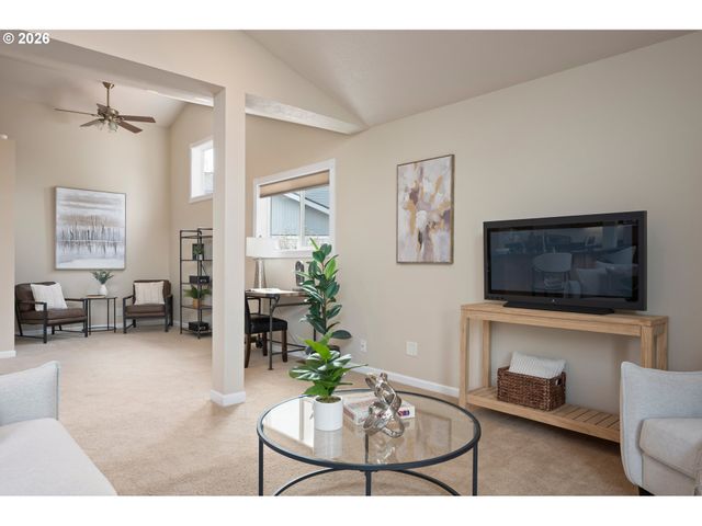 468 72ND St, Springfield, OR 97478