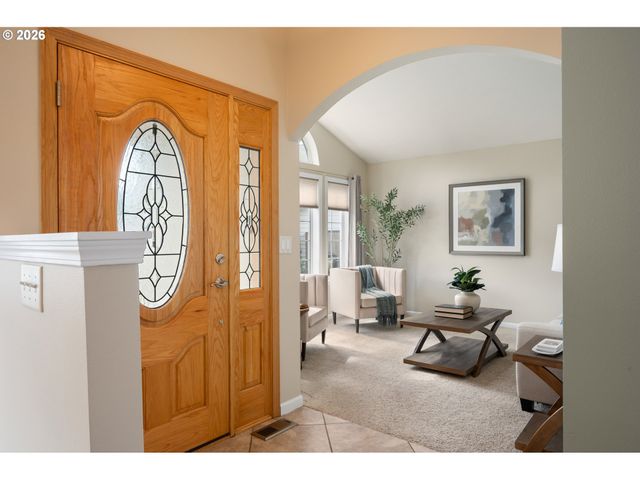 468 72ND St, Springfield, OR 97478