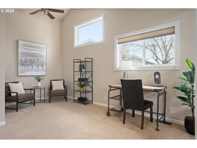 468 72ND St, Springfield, OR 97478