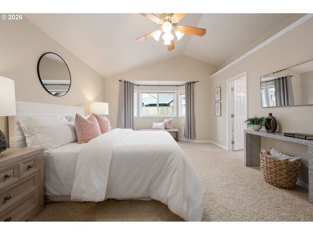 468 72ND St, Springfield, OR 97478