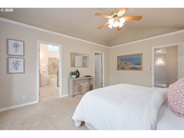 468 72ND St, Springfield, OR 97478