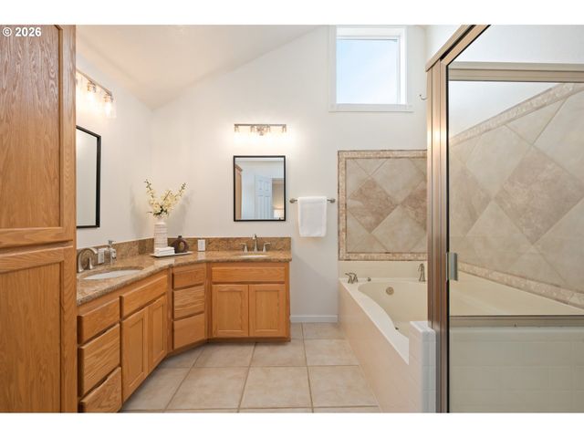 468 72ND St, Springfield, OR 97478