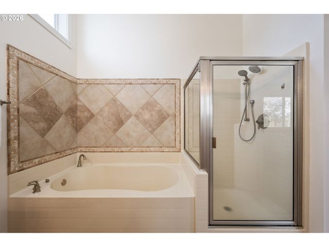 468 72ND St, Springfield, OR 97478