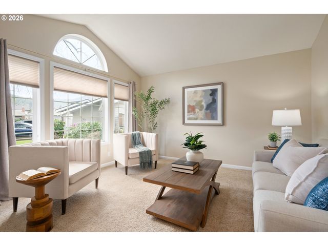 468 72ND St, Springfield, OR 97478