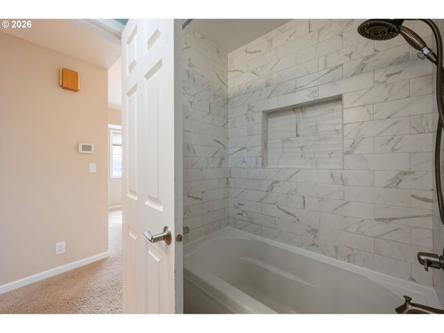 468 72ND St, Springfield, OR 97478