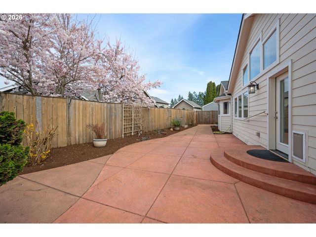 468 72ND St, Springfield, OR 97478