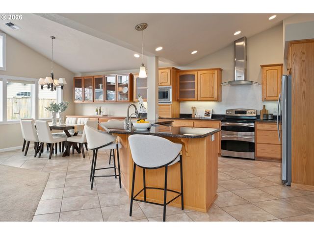 468 72ND St, Springfield, OR 97478