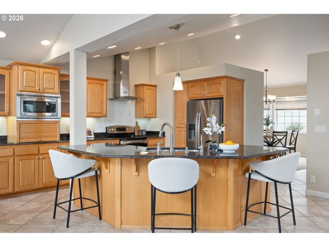 468 72ND St, Springfield, OR 97478