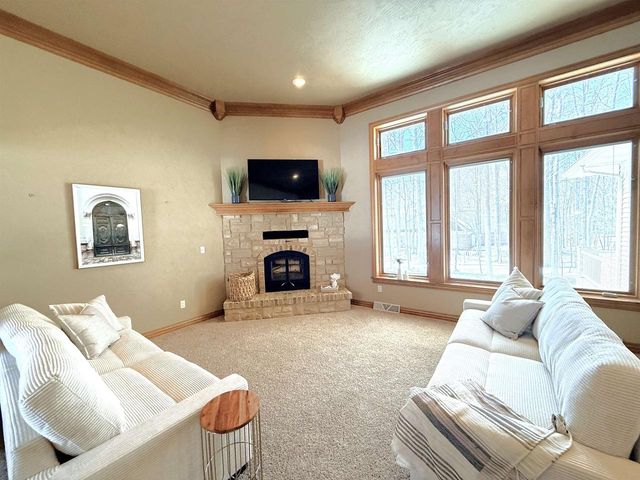 448 HARVEST ROAD, Green Bay, WI 54302