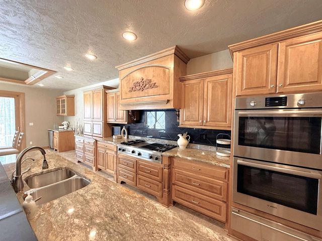 448 HARVEST ROAD, Green Bay, WI 54302