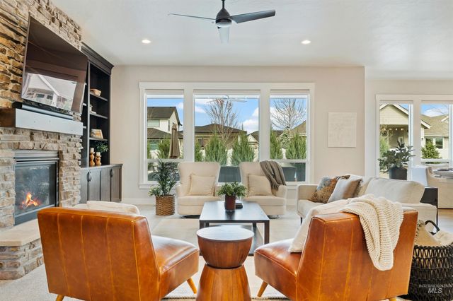 8272 W Sparks Lake Dr, Boise, ID 83714