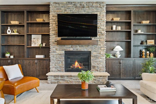 8272 W Sparks Lake Dr, Boise, ID 83714