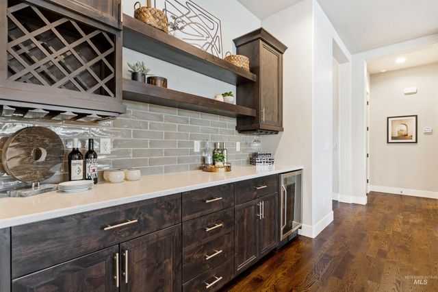 8272 W Sparks Lake Dr, Boise, ID 83714