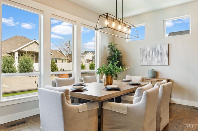 8272 W Sparks Lake Dr, Boise, ID 83714