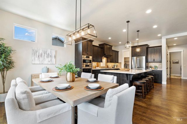 8272 W Sparks Lake Dr, Boise, ID 83714