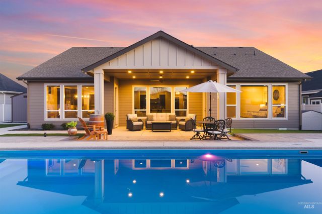 8272 W Sparks Lake Dr, Boise, ID 83714