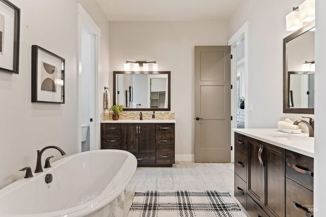 8272 W Sparks Lake Dr, Boise, ID 83714