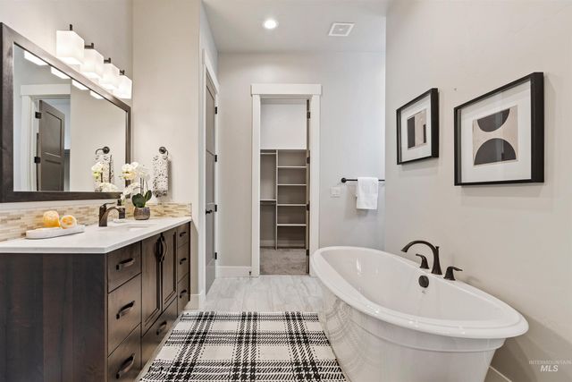 8272 W Sparks Lake Dr, Boise, ID 83714